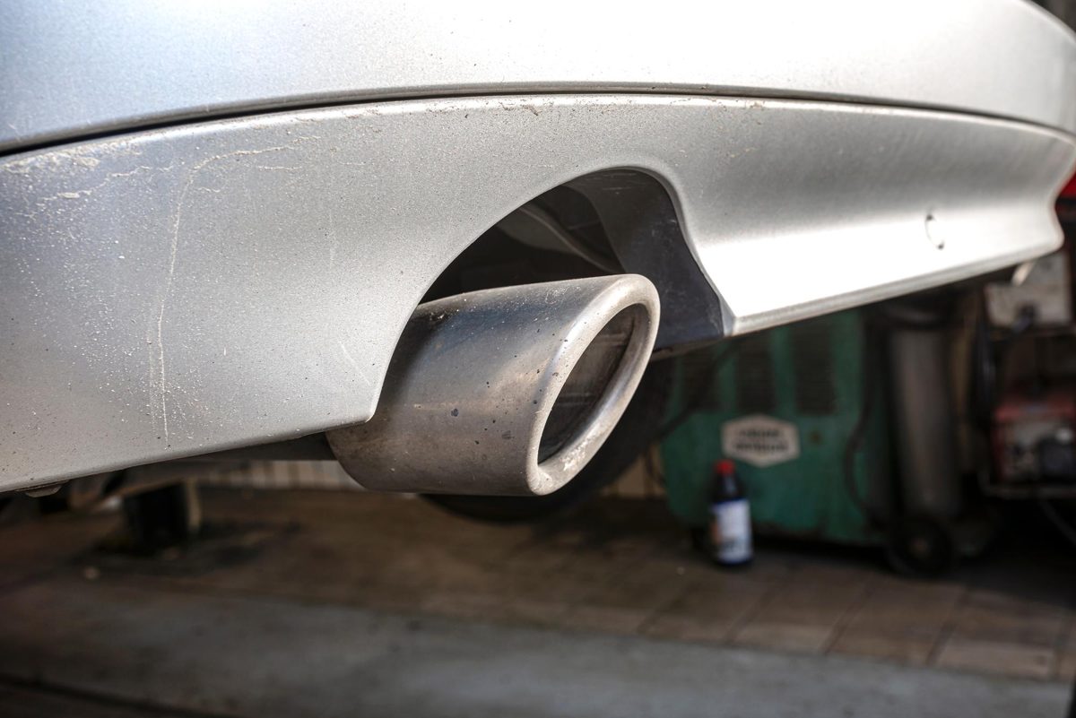 Udstødning med katalysator der kan øge skrotprisen på bilen